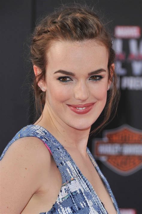 Elizabeth Henstridge .